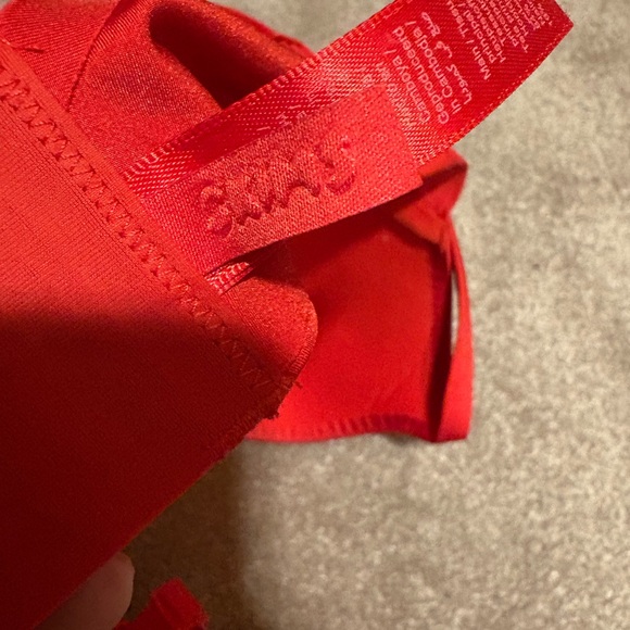 SKIMS Vibrant Red Bra - Picture 2 of 2